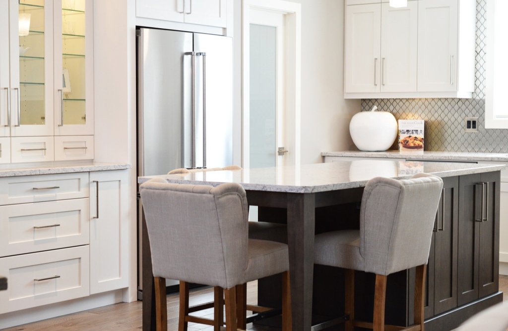 A photo of a kitchen.